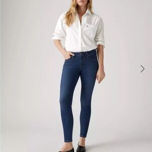 EUC Levi’s 711 Skinny Women’s Jeans Stretchy Blue Size 25